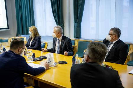 VLADA V PIVKI - PROBLEMATIKA IN PROJEKTI DRŽAVNE PROMETNE INFRASTRUKTURE - Valter Leban-4856